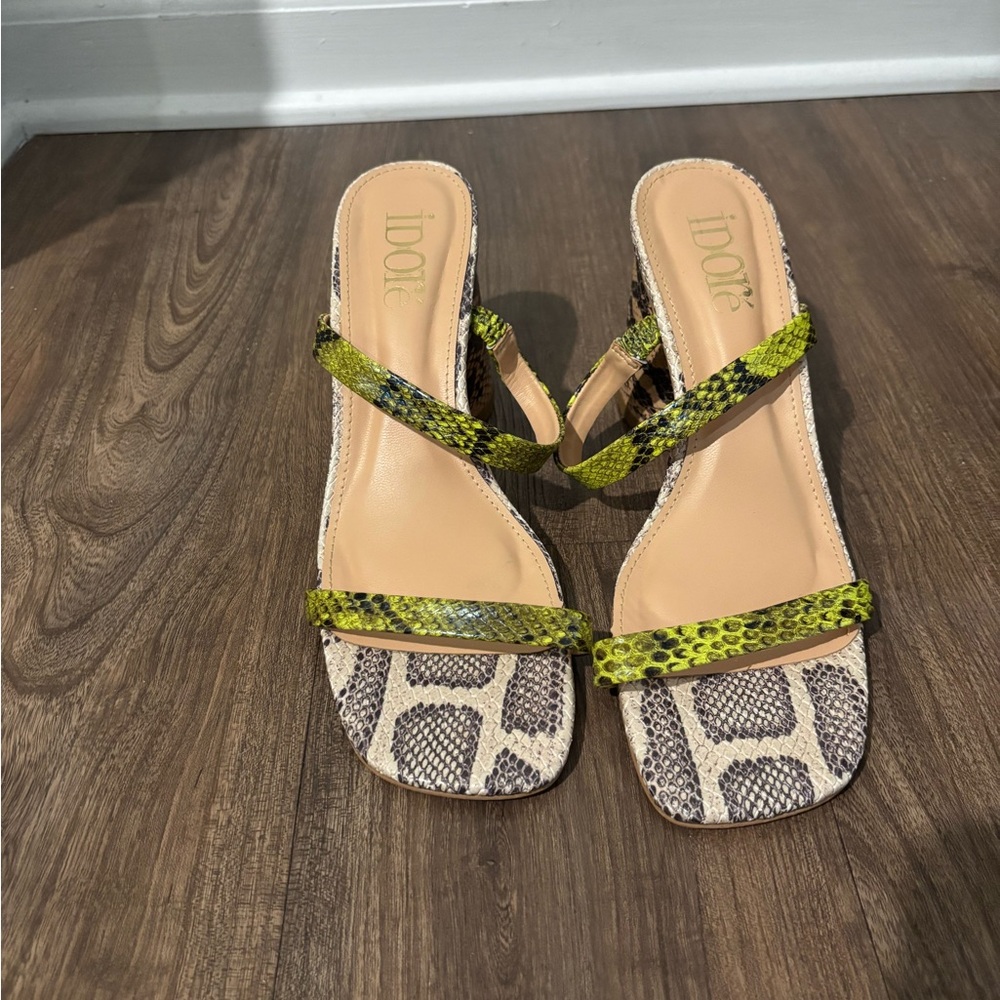 Chic Women's Snake Print Heels